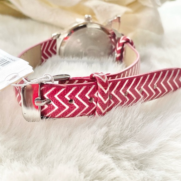 New with tags FESTIVE RED & WHITE STRIPED CAT WATCH with Green. No numbers. - Picture 5 of 5